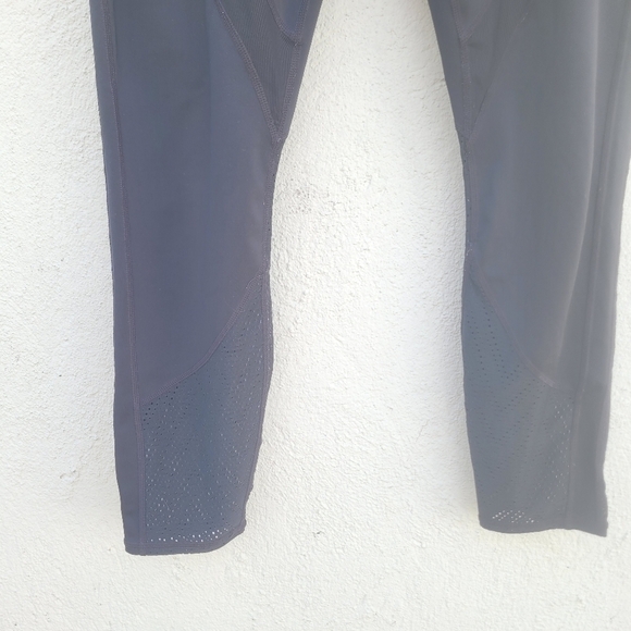 Athleta black mesh panels zipper pocket work out pants size L - Picture 3 of 12
